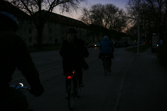 Foto Cyklister med og uden lys.jpg